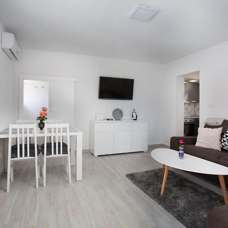 Serious Job Apartment Dubrovnik Exteriör bild